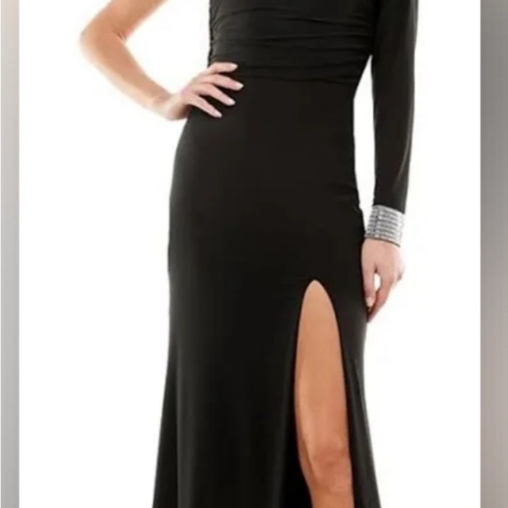Macy's Chic Black One-Shoulder Gown